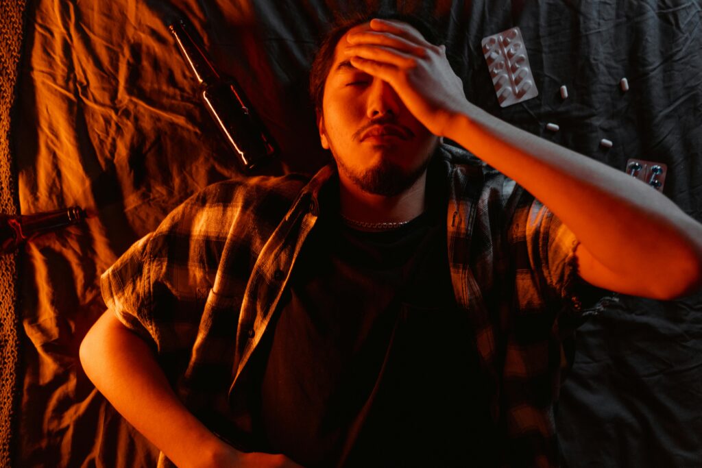 सोशल मीडिया से दूरी बनाएं